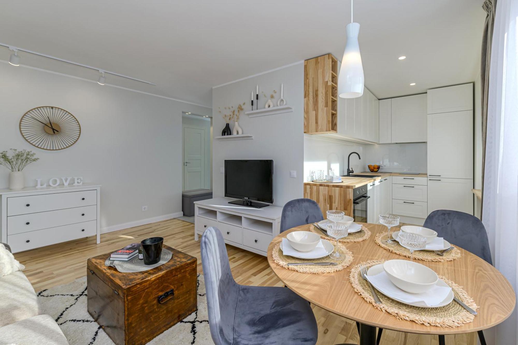 Cozy 1-bedroom In The Centre Apartment *